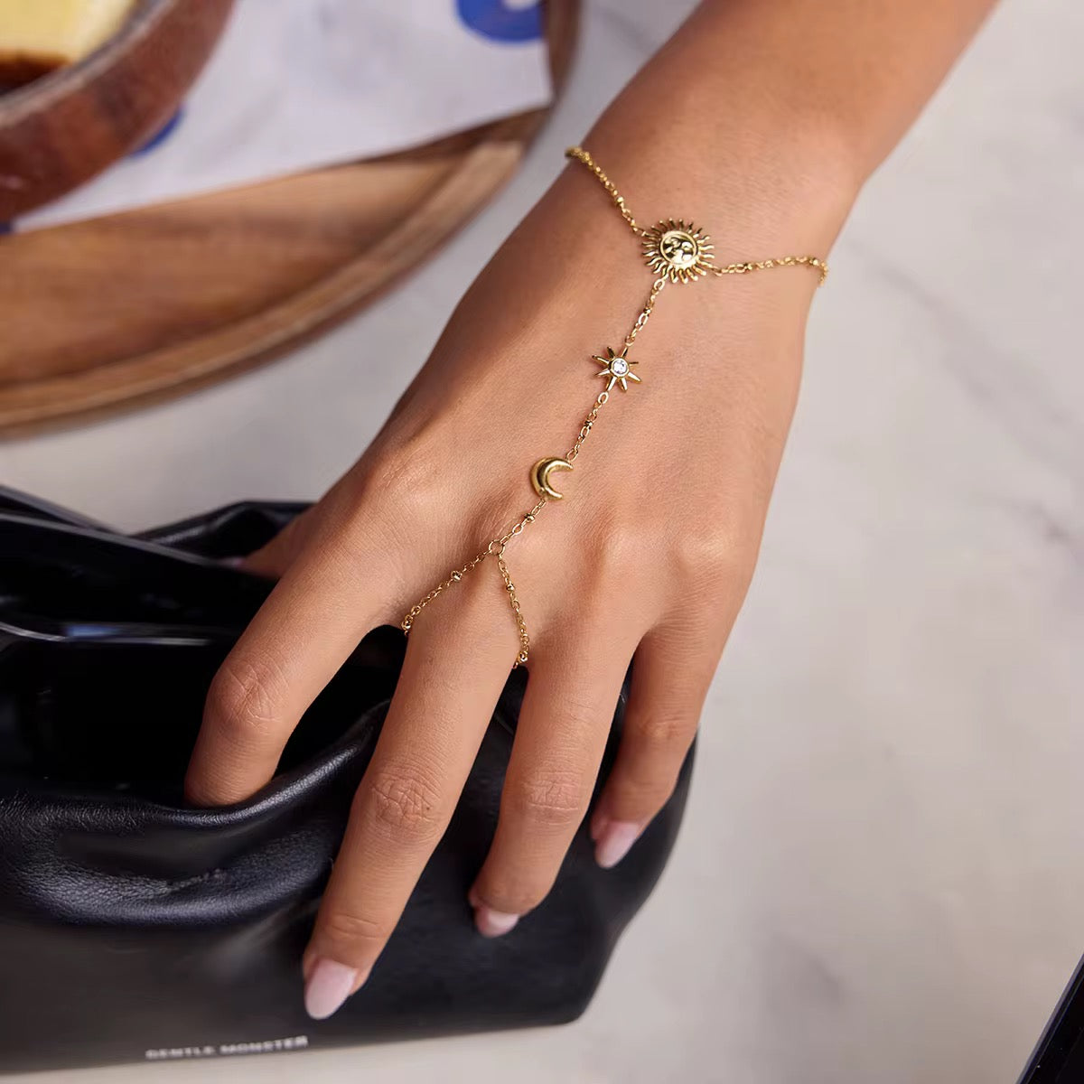 Lunar Handchain