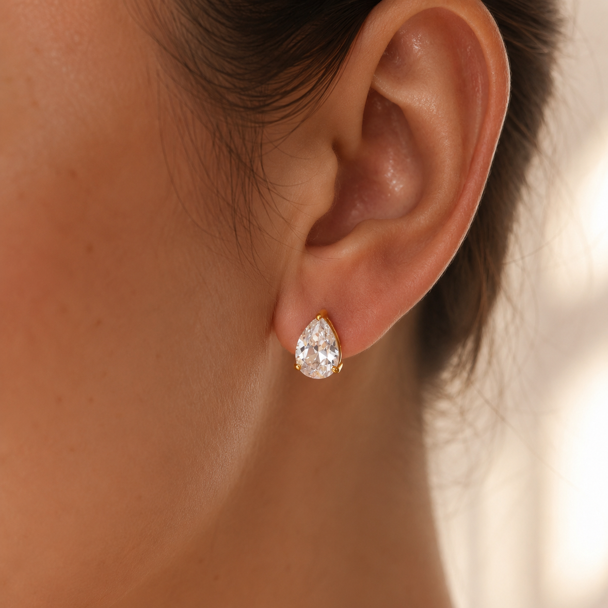 Solitaire Flatback Stud - Pear
