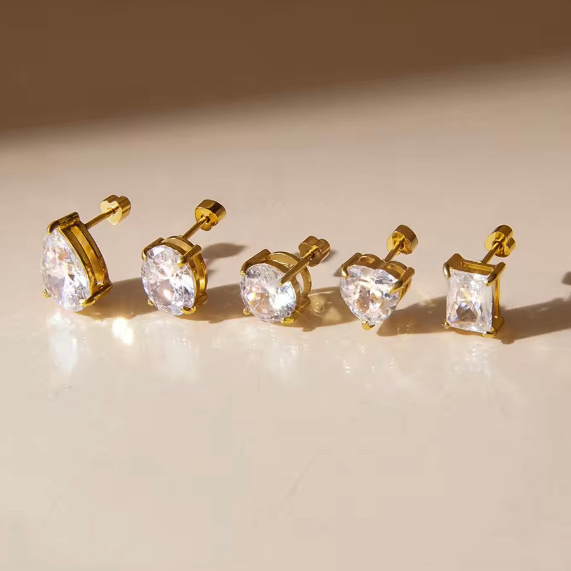 Solitaire Flatback Stud - Pear
