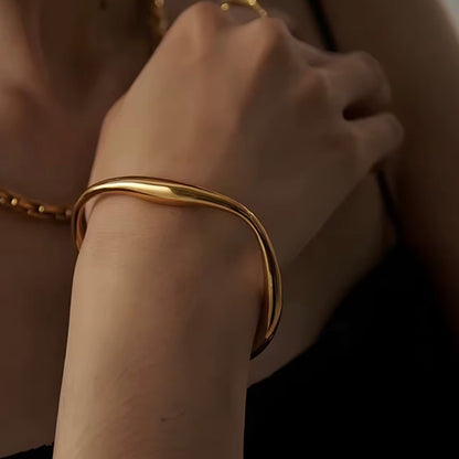 Asymmetric Stackable Cuff - Highly Adjustable