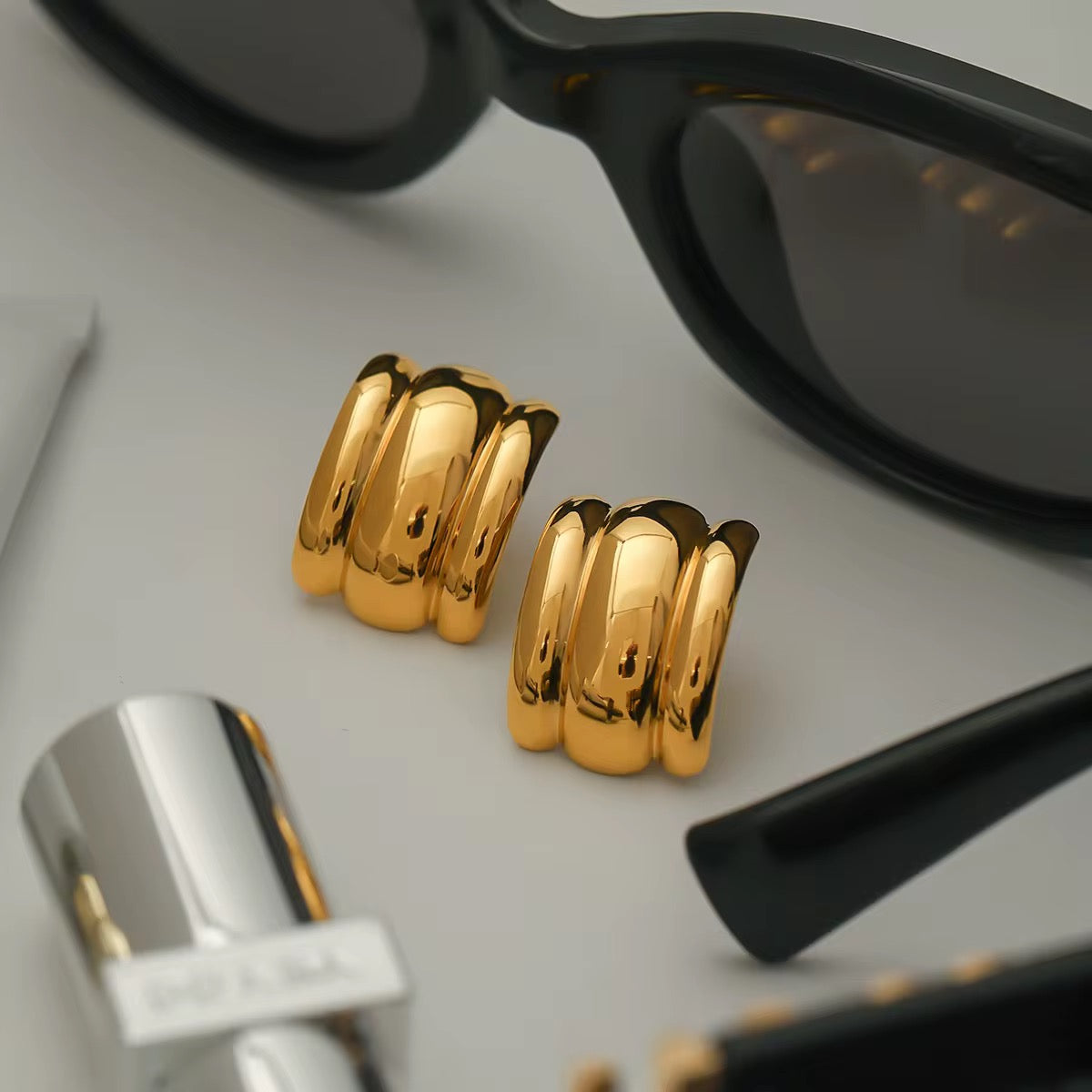 Curve Studs
