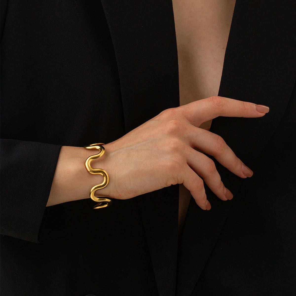 Spira Hand Cuff