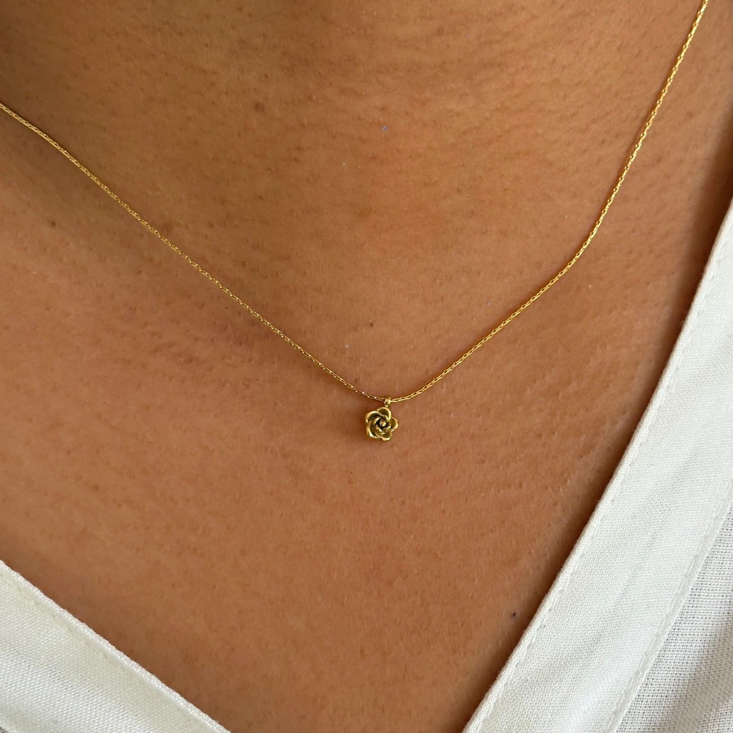 Minimal Rose Necklace
