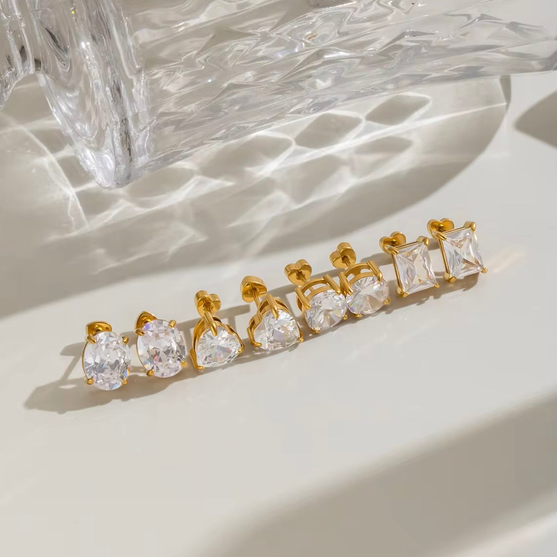 Solitaire Flatback Stud - Pear