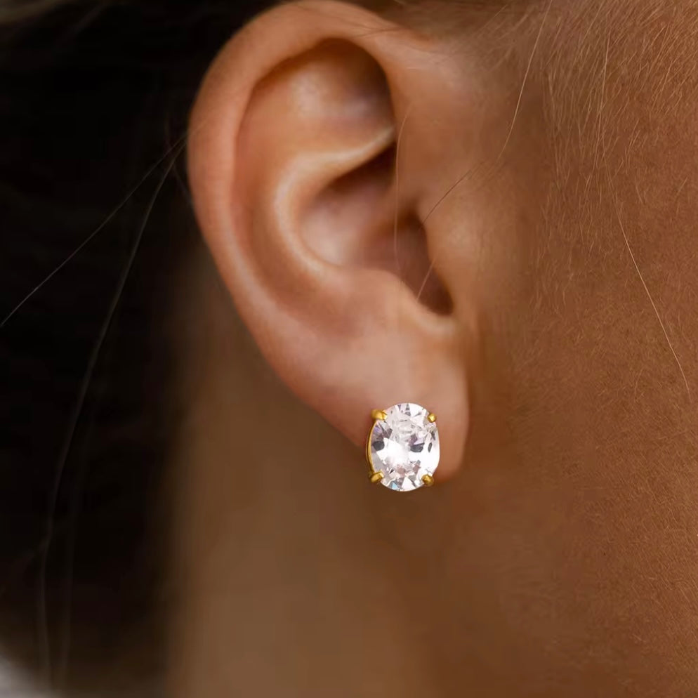 Solitaire Flatback Stud - Oval
