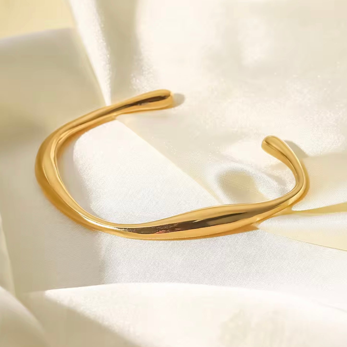 Asymmetric Stackable Cuff - Highly Adjustable