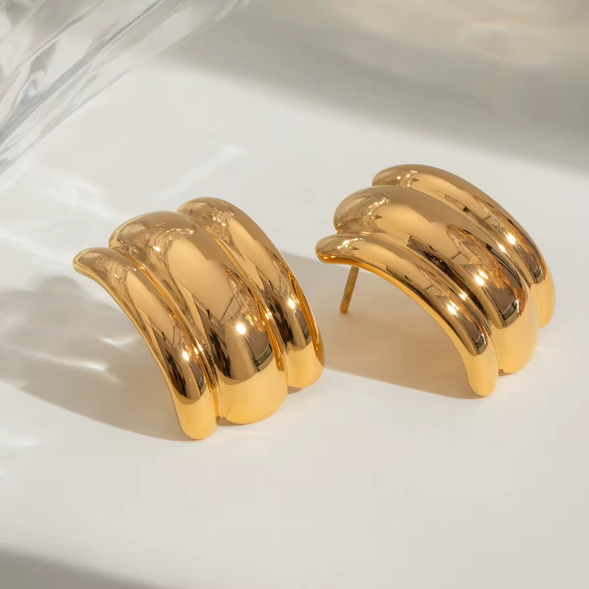 Curve Studs