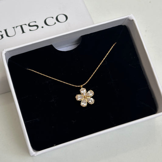Minimal Daisy Necklace