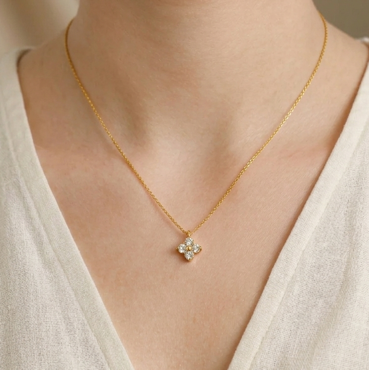 Minimal Clover Necklace