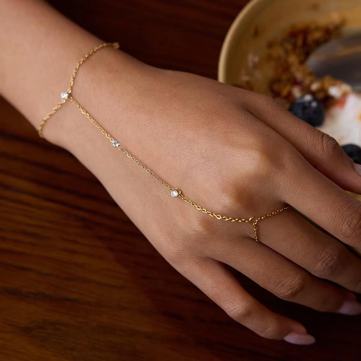 Alia Handchain